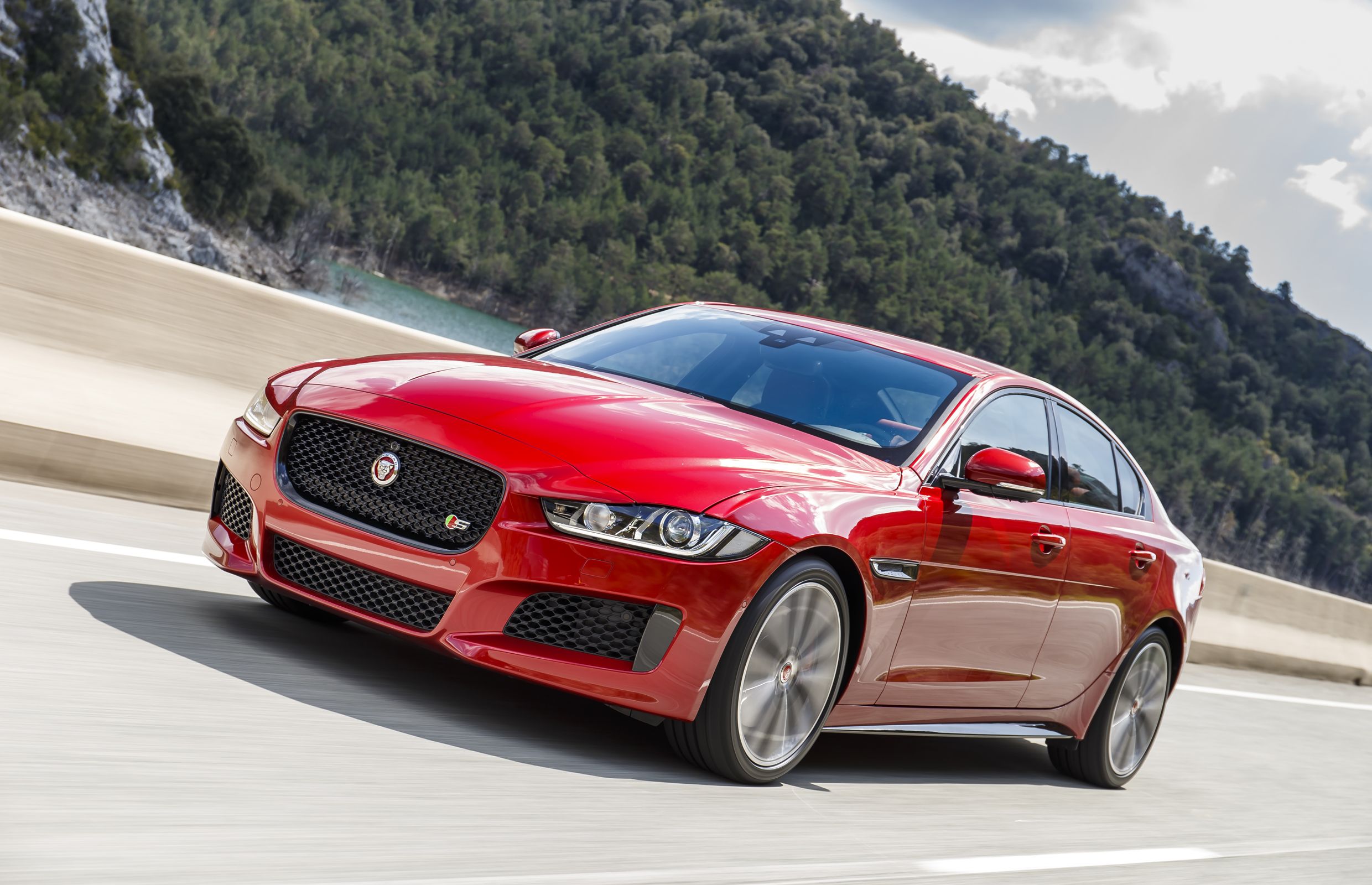 2017 Jaguar XE sports sedan starts at $45,000 in Canada | Driving