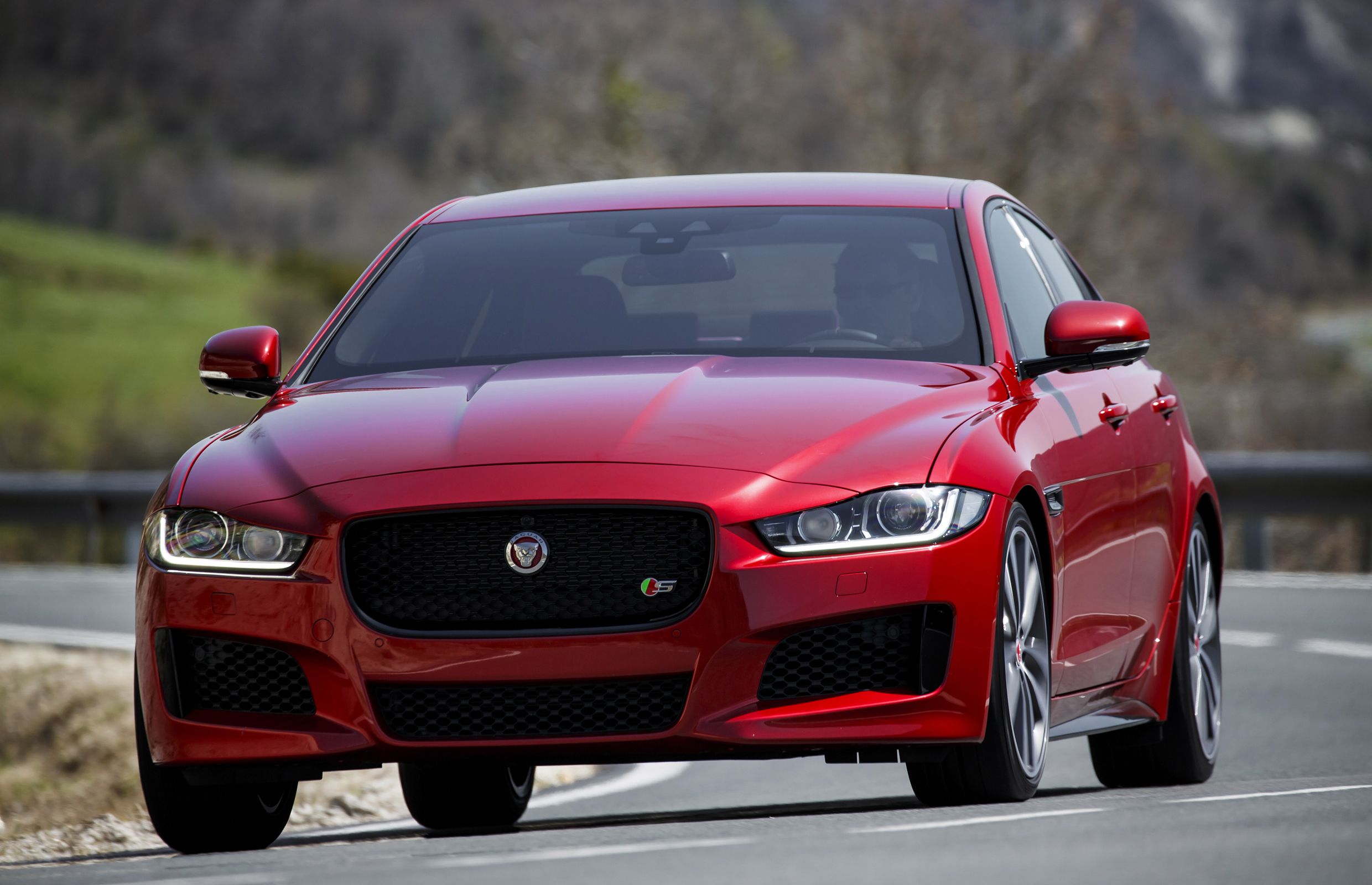 Jaguar Land Rover profits down on slowing demand in China | Driving