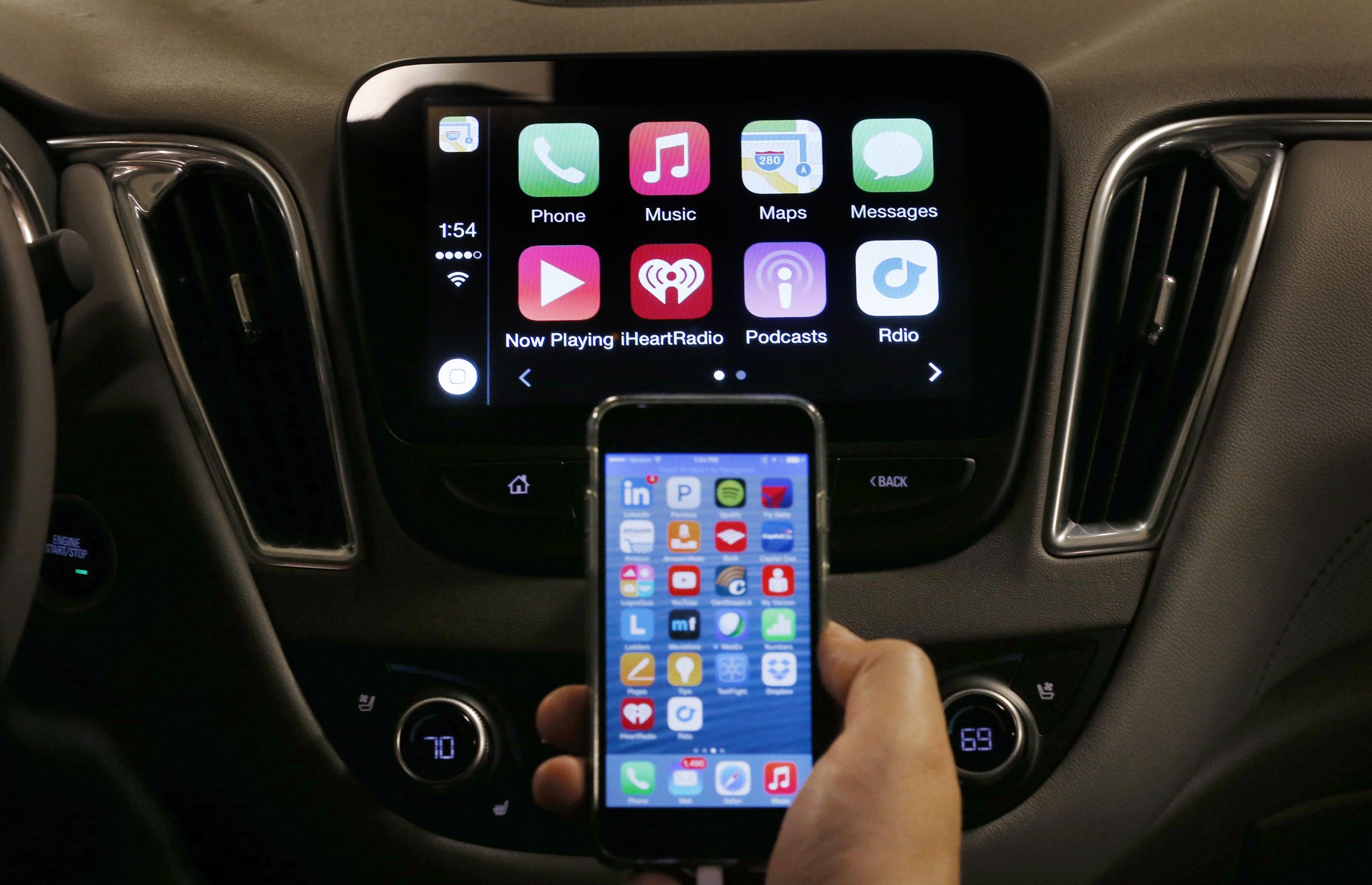 Lincoln Apple CarPlay & Android Auto