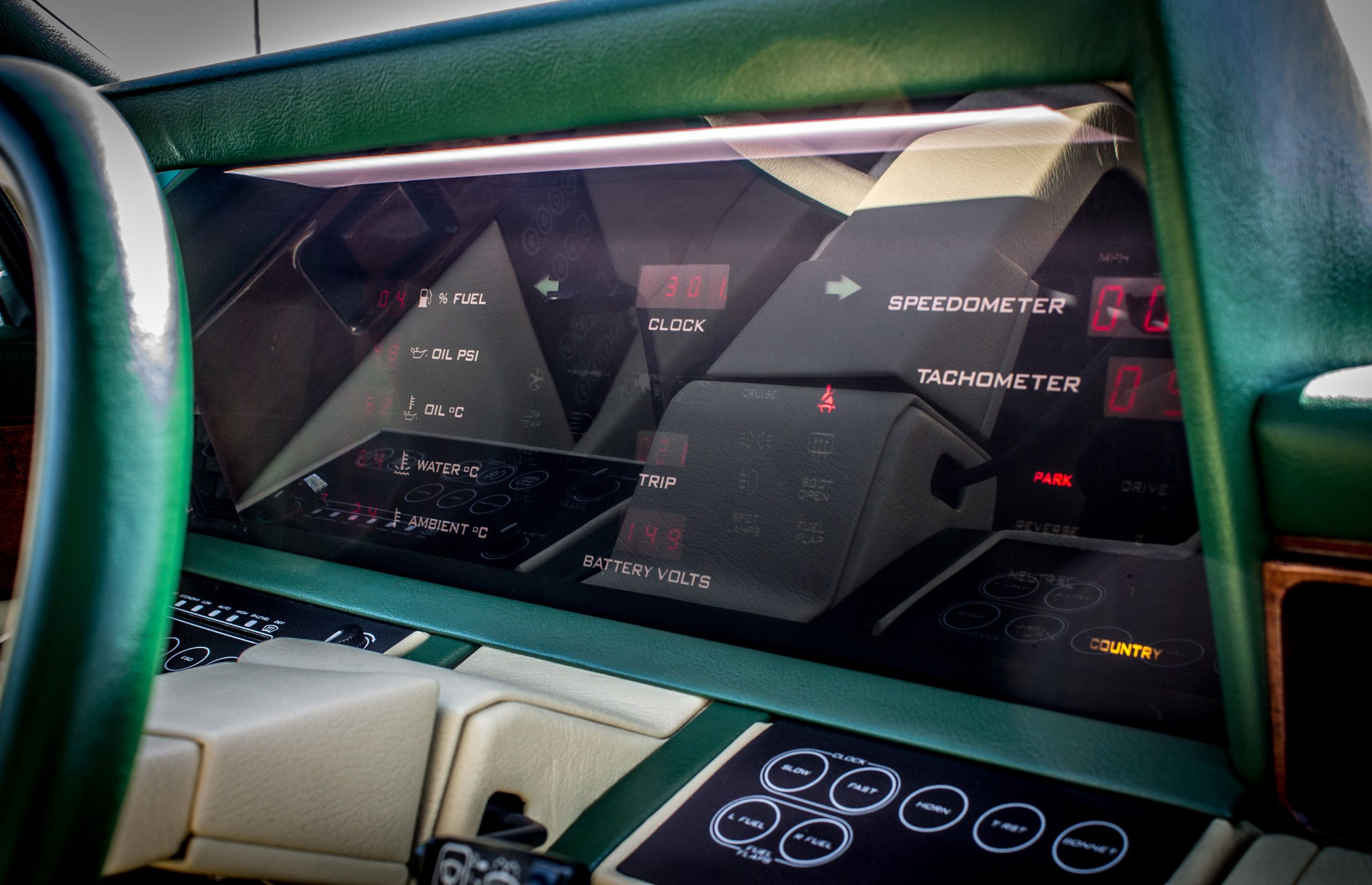 Aston Martin Lagonda for sale fa-automobile.com