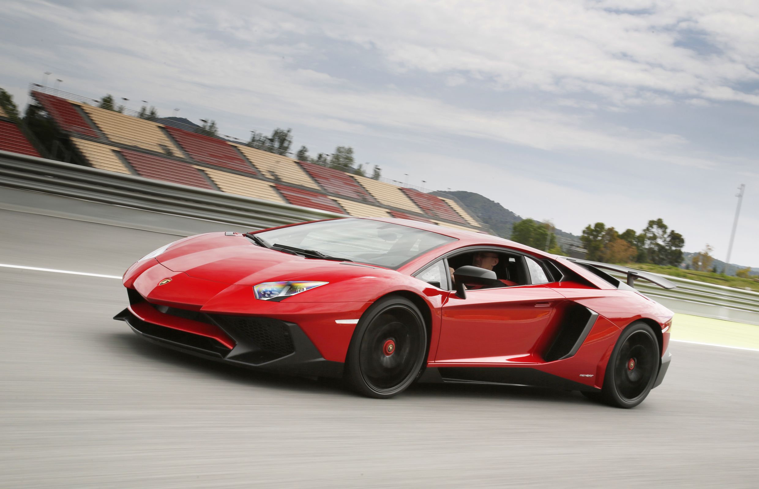 2016 Lamborghini Aventador LP750-4 Superveloce a stunner | Driving