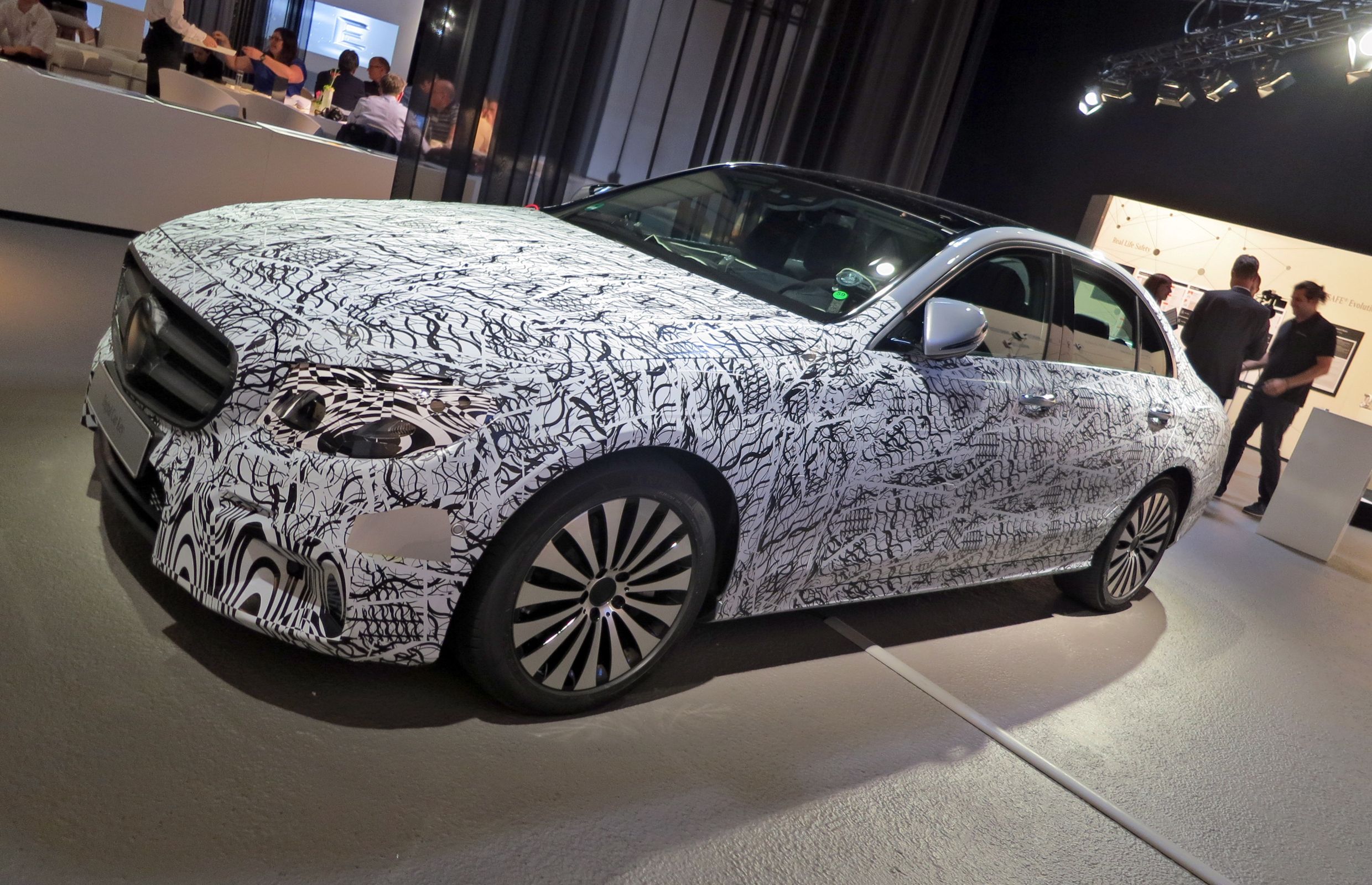Mercedes E Class Keyless Go Comfort The Future Of Driving Is Here - iay7hhd