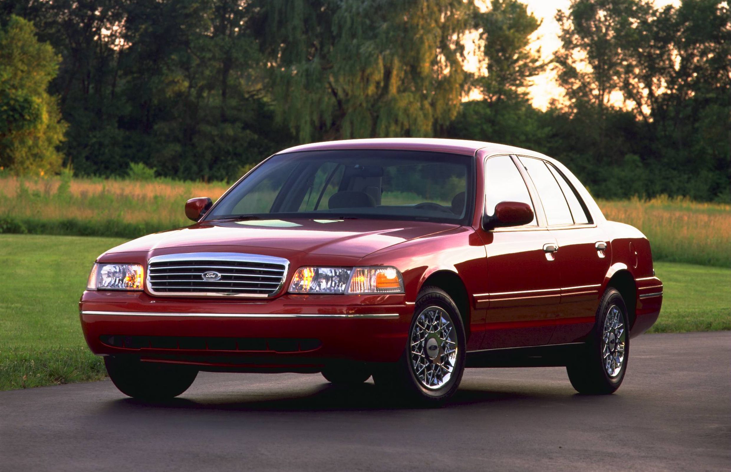 Ford calling back Crown Victoria sedans over failing headlights | Driving