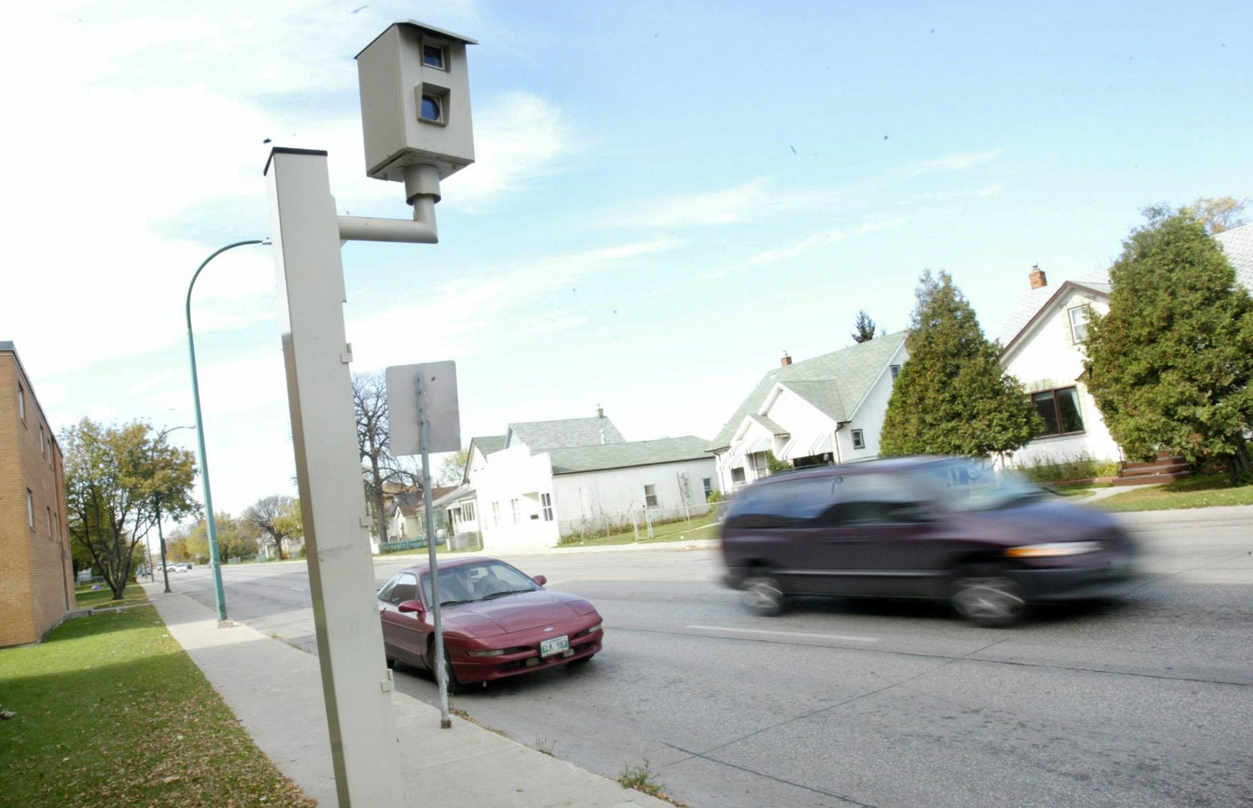 alberta-gives-cities-one-year-to-show-photo-radar-more-than-cash-cow