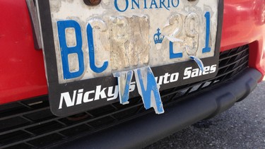 Another Ontario licence plate falling apart.