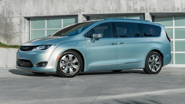 Fiat Chrysler will be providing Google with Pacifica minivans to help develop self-driving car software.