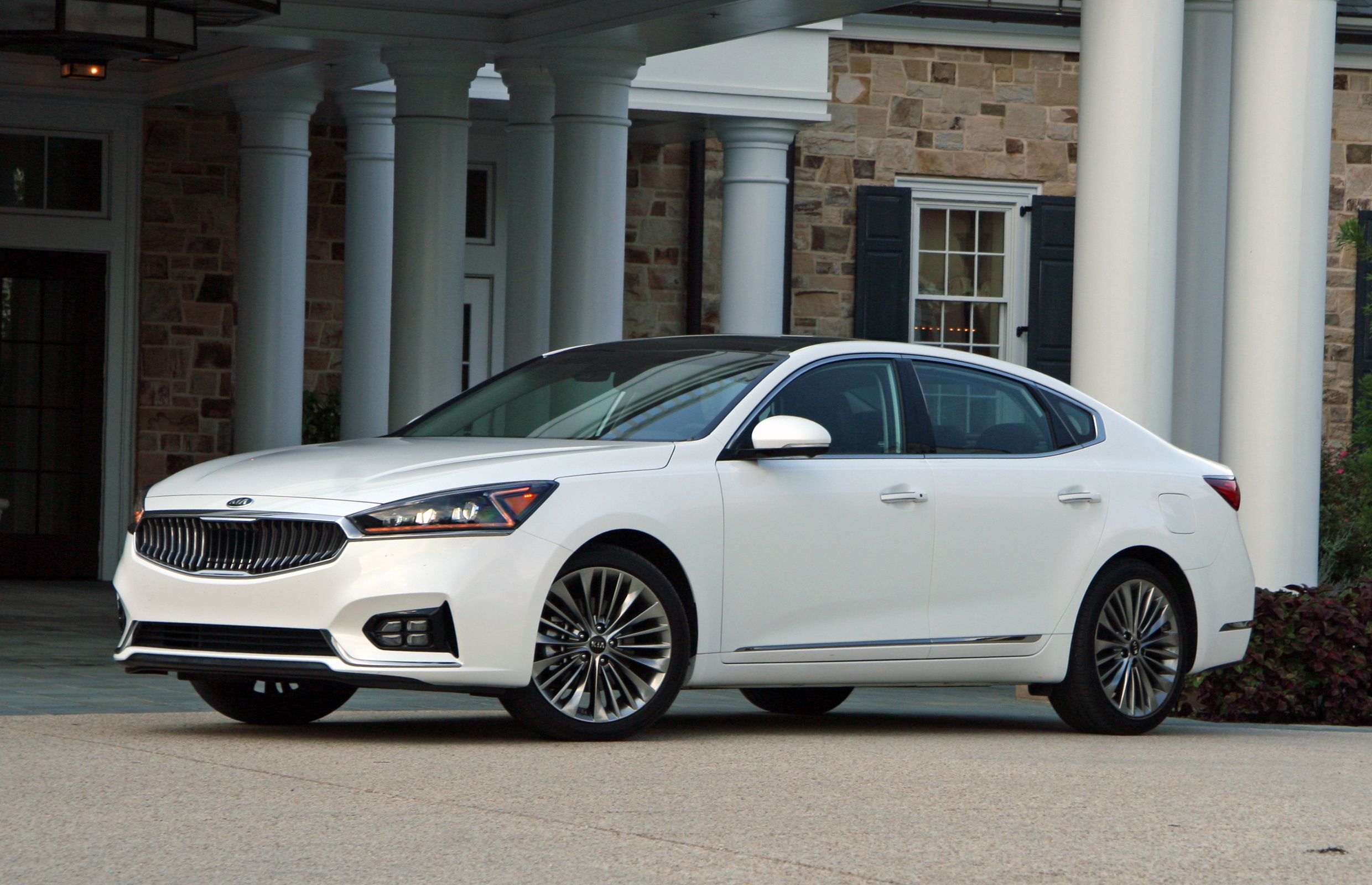 First Drive: 2017 Kia Cadenza | Driving