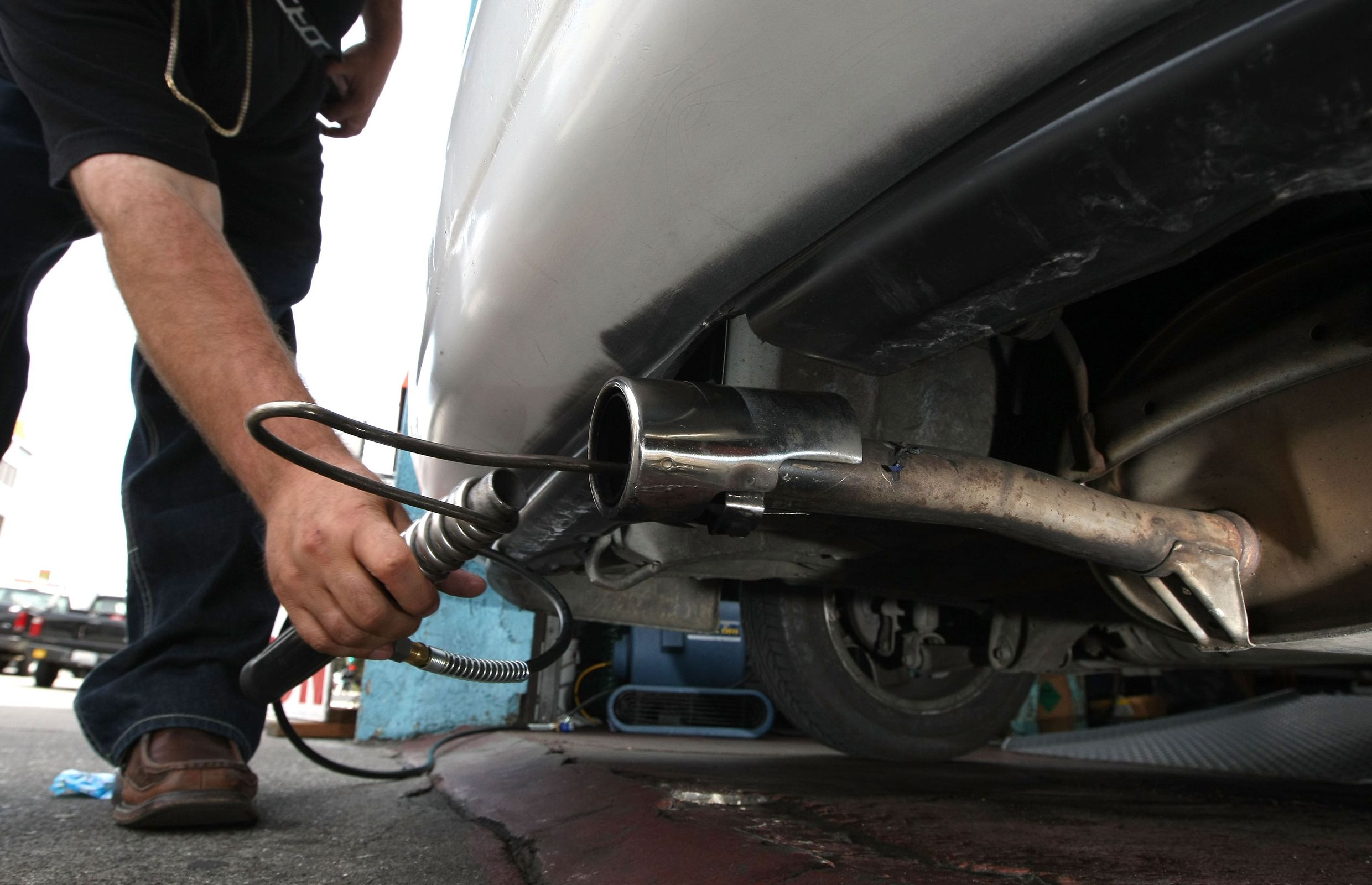 Canada and California join up on vehicle emissions standards | Driving