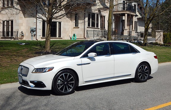 Car Comparison: 2017 Cadillac CT6 vs. Lincoln Continental | Driving