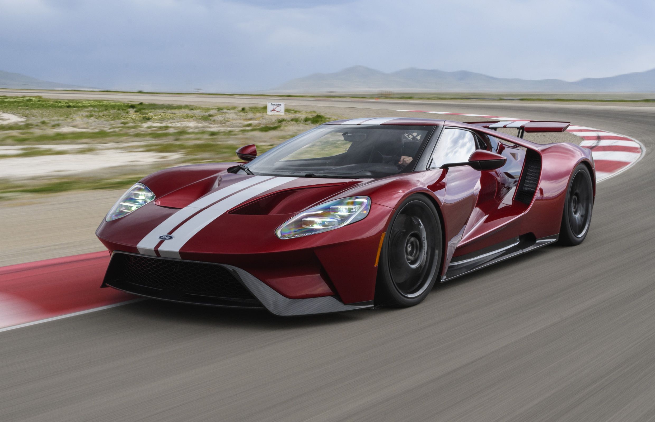 First Drive: 2017 Ford GT | Driving