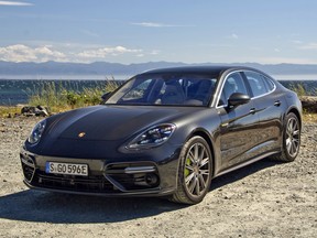 2018 Porsche Panamera Turbo S E-Hybrid