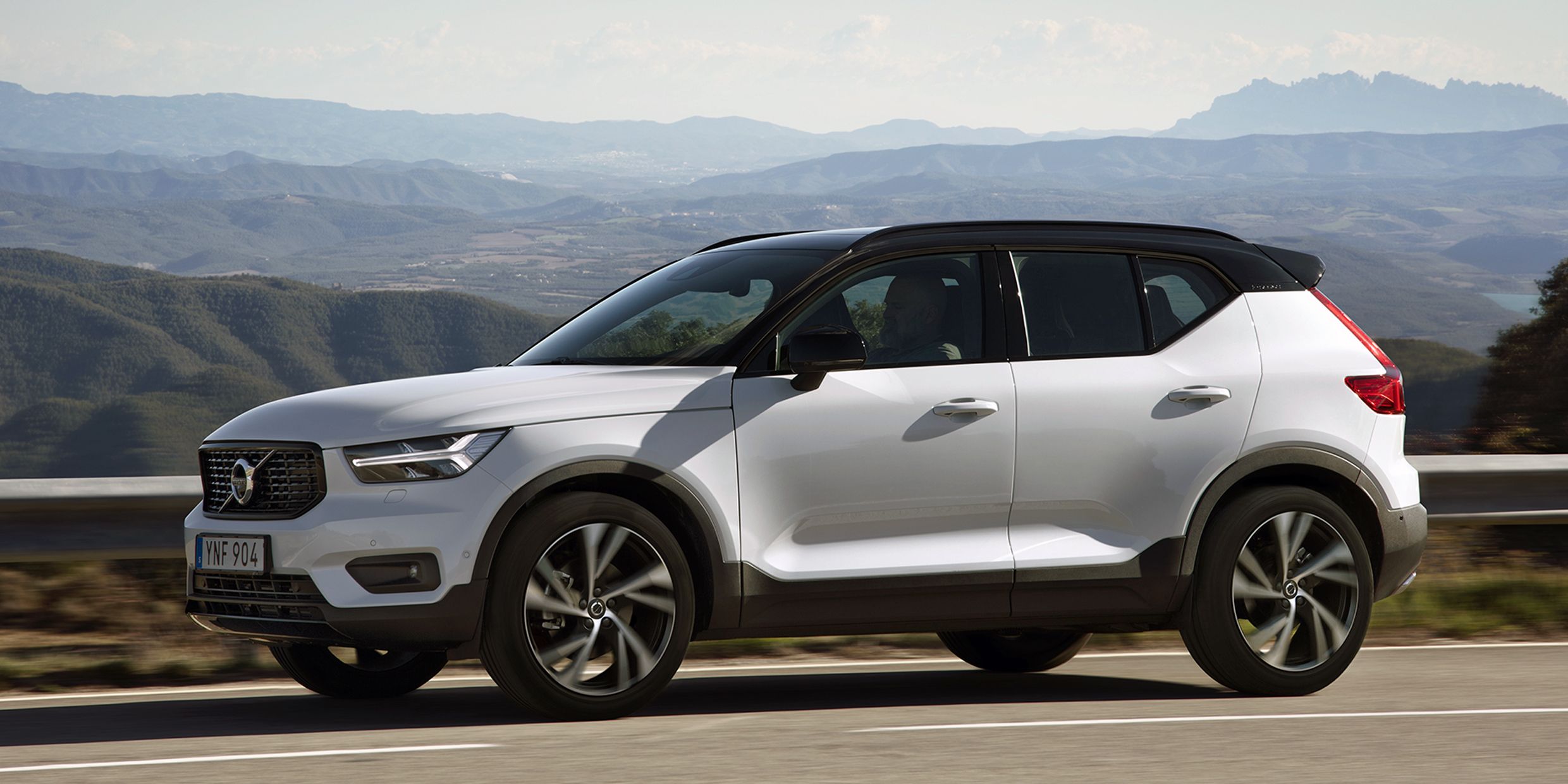 First Drive: 2019 Volvo XC40 T5 AWD | Driving