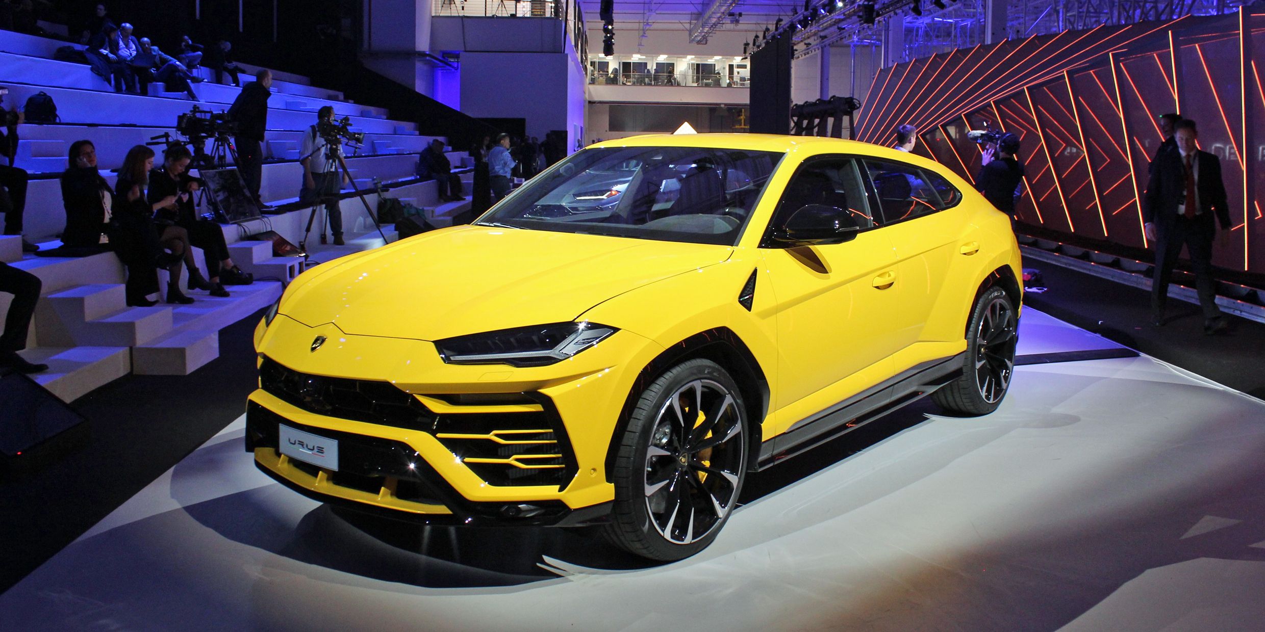 First Look: 2019 Lamborghini Urus | Driving