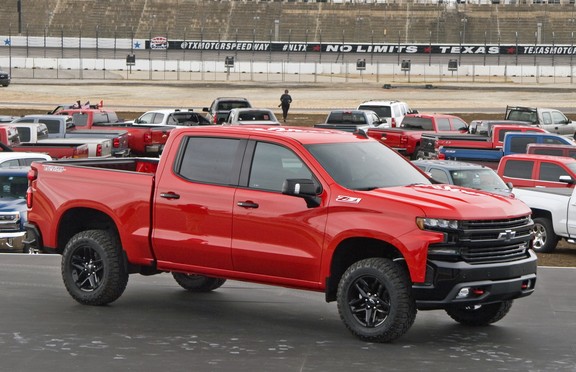 Chevrolet fans get a sneak peek of the 2019 Silverado | Driving