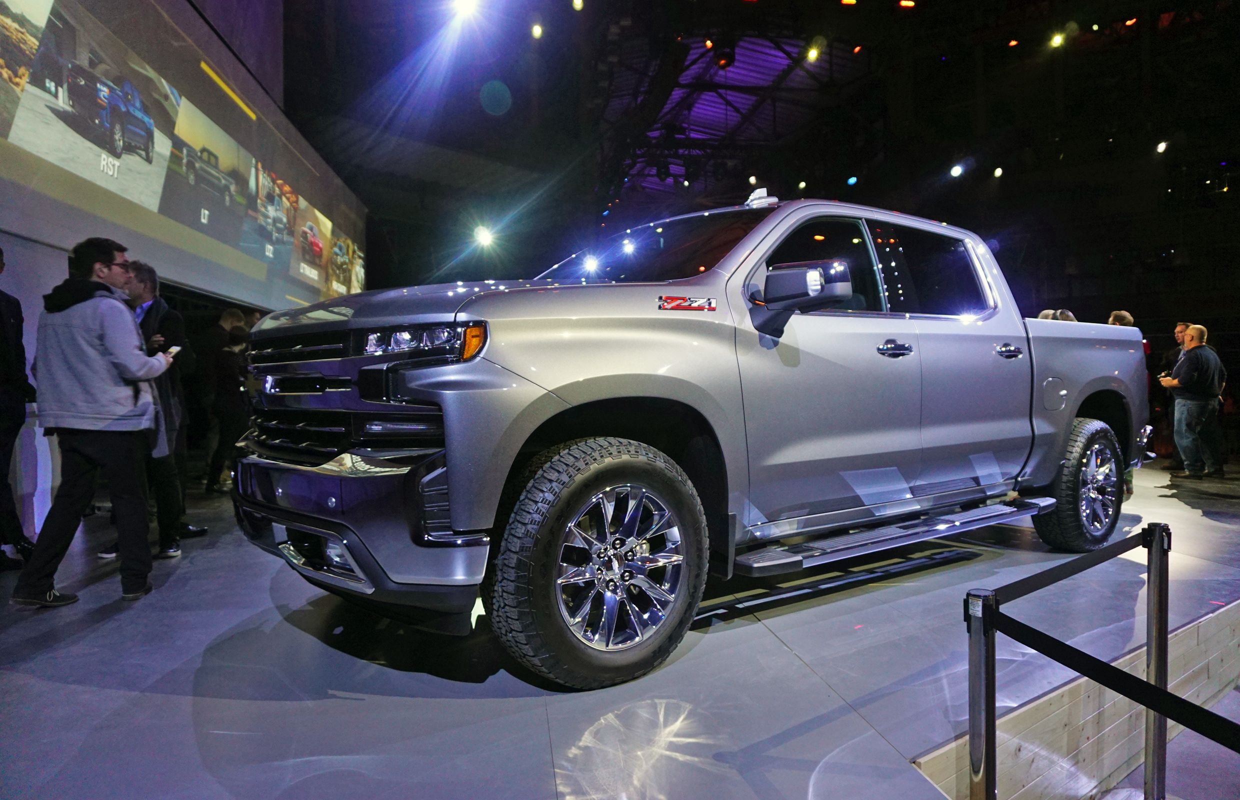 2019 Chevrolet Silverado debuts in Detroit with a diesel under the hood ...