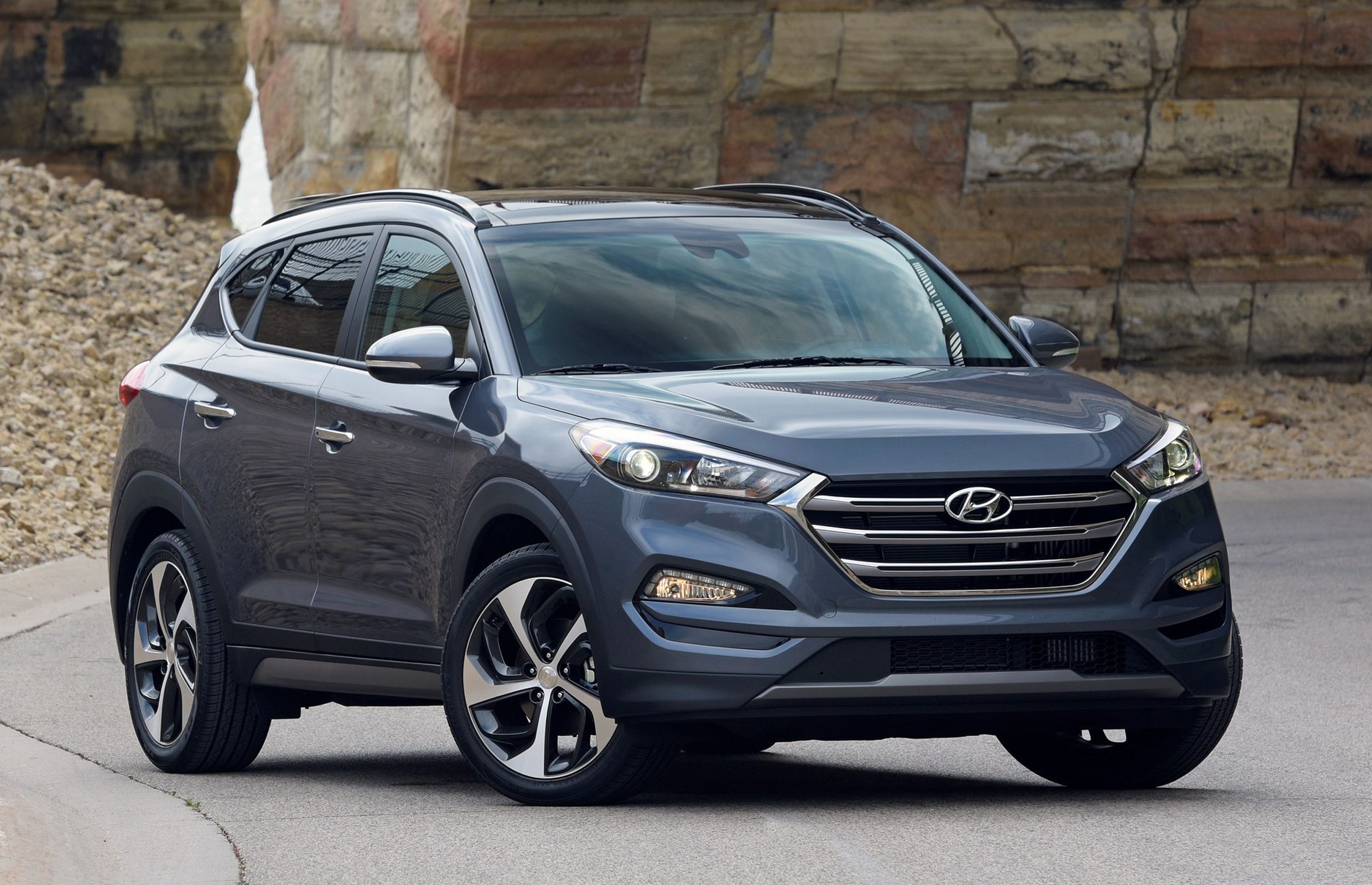 2025 Hyundai Tucson Previewed with Design Tweaks, Buttons Inside