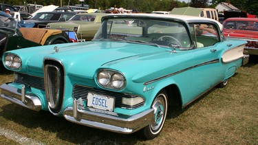 For 1958, the Edsel featured a stand-alone grille and single hood ornament.