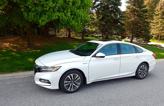 Car Review: 2018 Honda Accord Hybrid | Driving