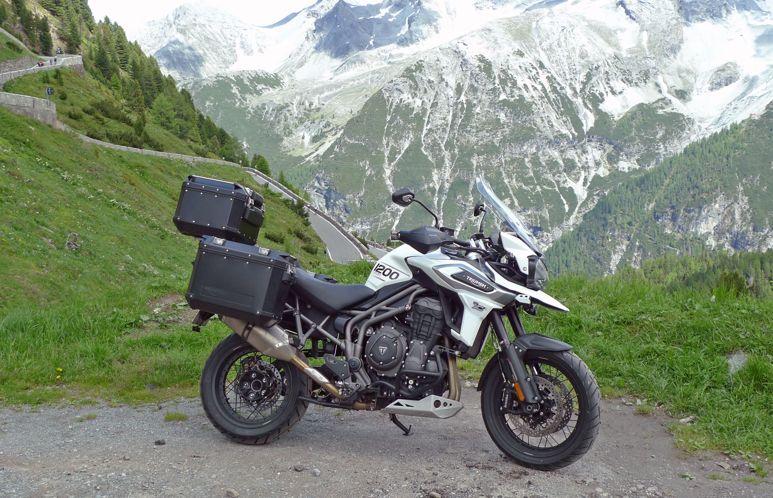 triumph tiger 1200 xca vs bmw r1200gs