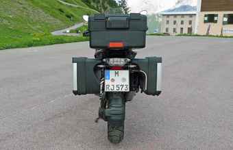 triumph tiger 1200 xca vs bmw r1250gs