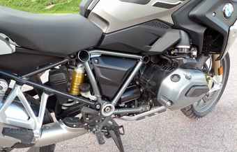 triumph tiger 1200 vs bmw r1200gs