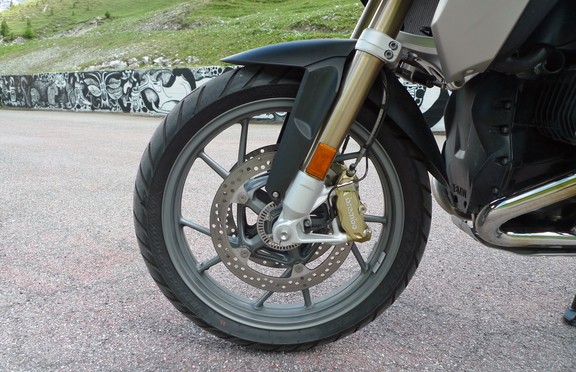 bmw r1200gs vs triumph tiger 1200