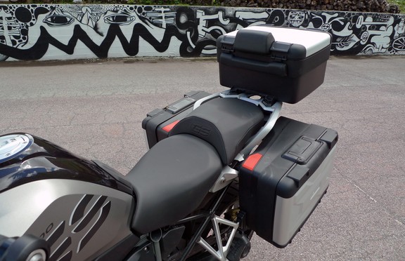 bmw r1200gs vs triumph tiger 1200