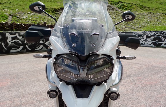 triumph tiger 1200 xca vs bmw r1200gs