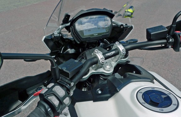bmw r1200gs vs triumph tiger 1200