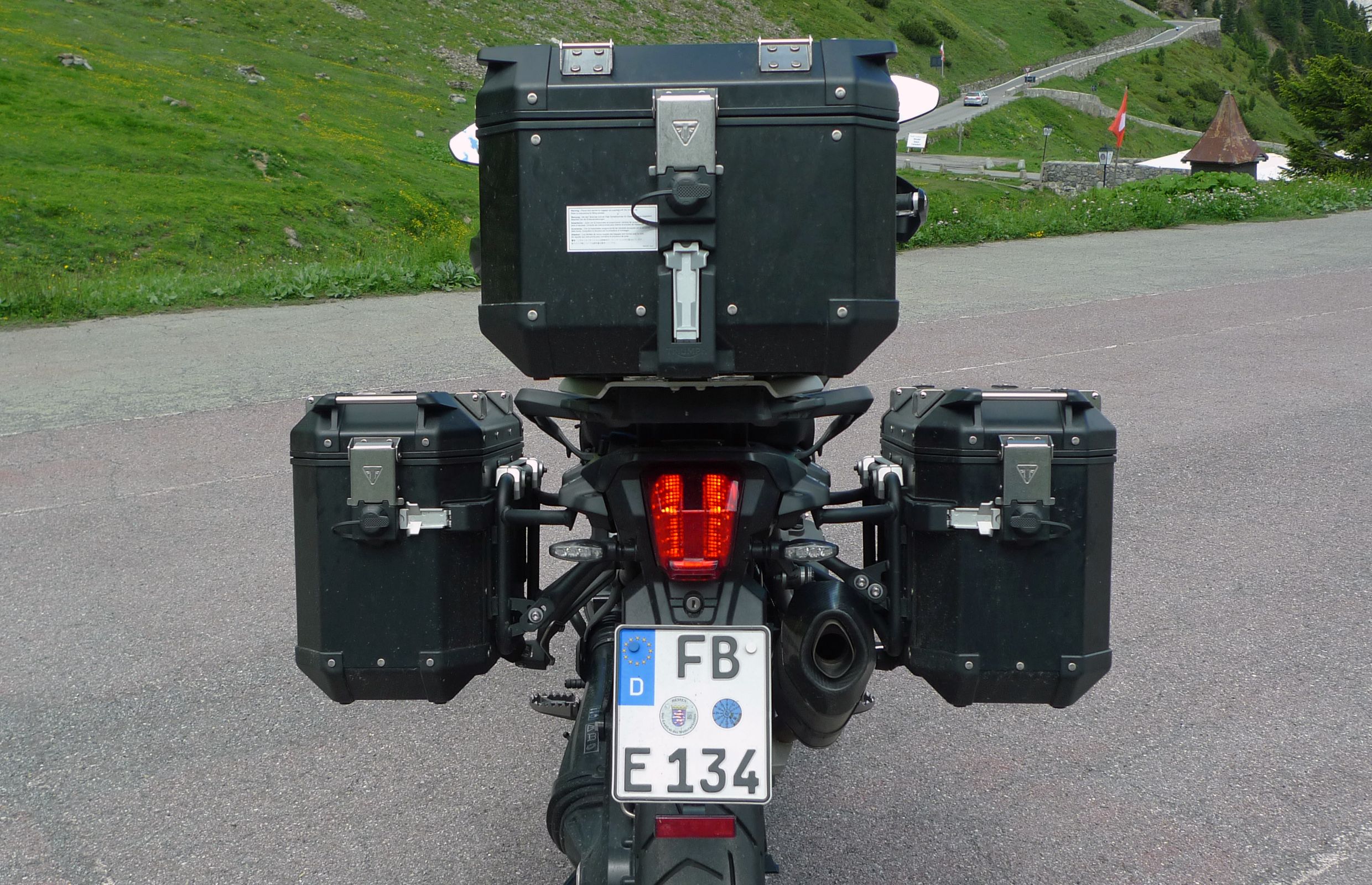 triumph tiger 1200 xca vs bmw r1200gs