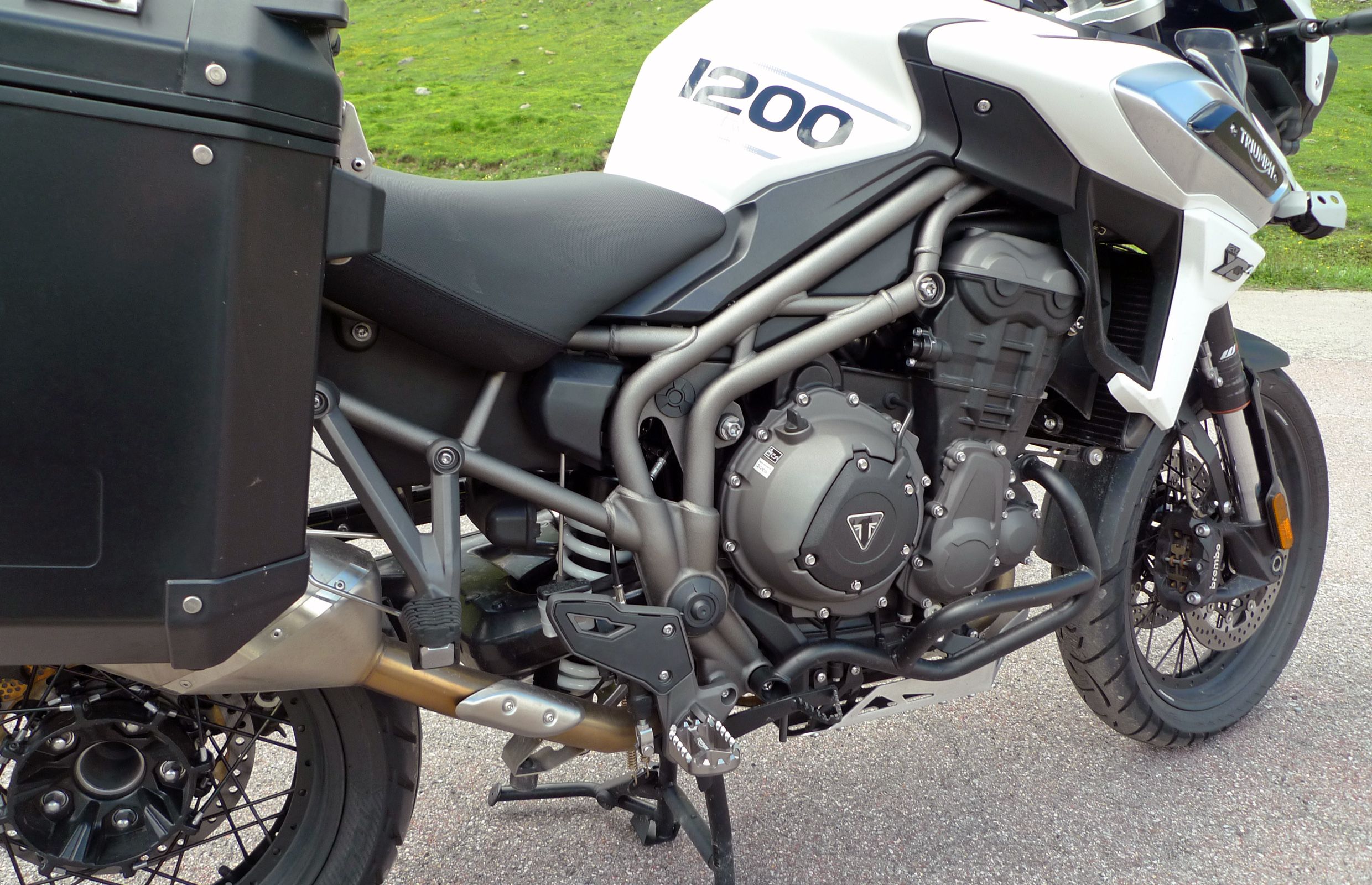 bmw r1200gs vs triumph tiger 1200