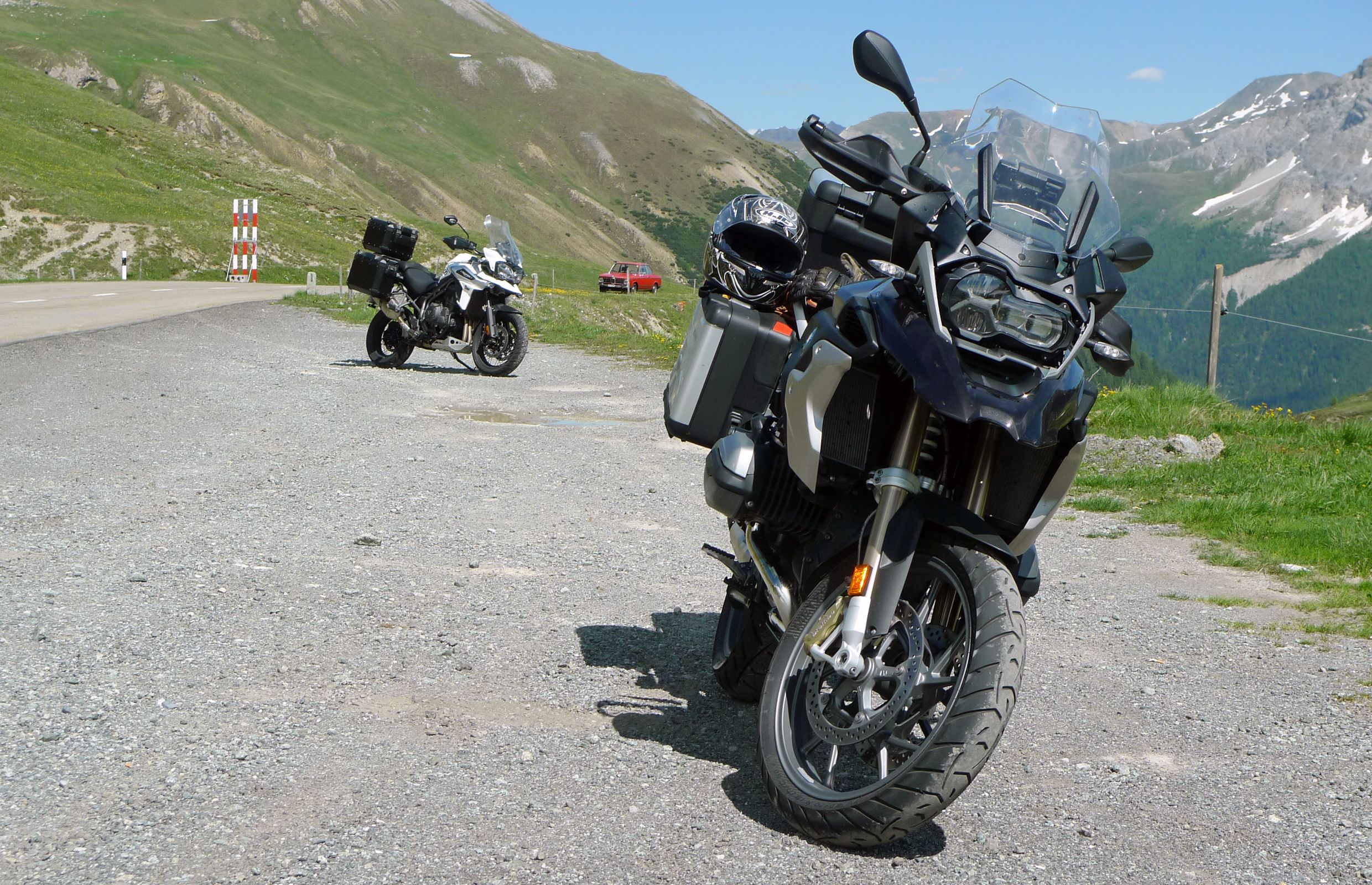 triumph tiger 1200 xca vs bmw r1200gs
