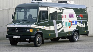 PROMETHEUS research project (1986 to 1994), test vehicle on the basis of a Mercedes-Benz van. VITA sub-project – a precursor of DISTRONIC PLUS and the automatic PRE-SAFE® brake.