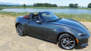 The model year 2018 marks the last iteration of the fourth generation MX-5, a great value-for-money sports car that recalls the glory days of British roadsters.