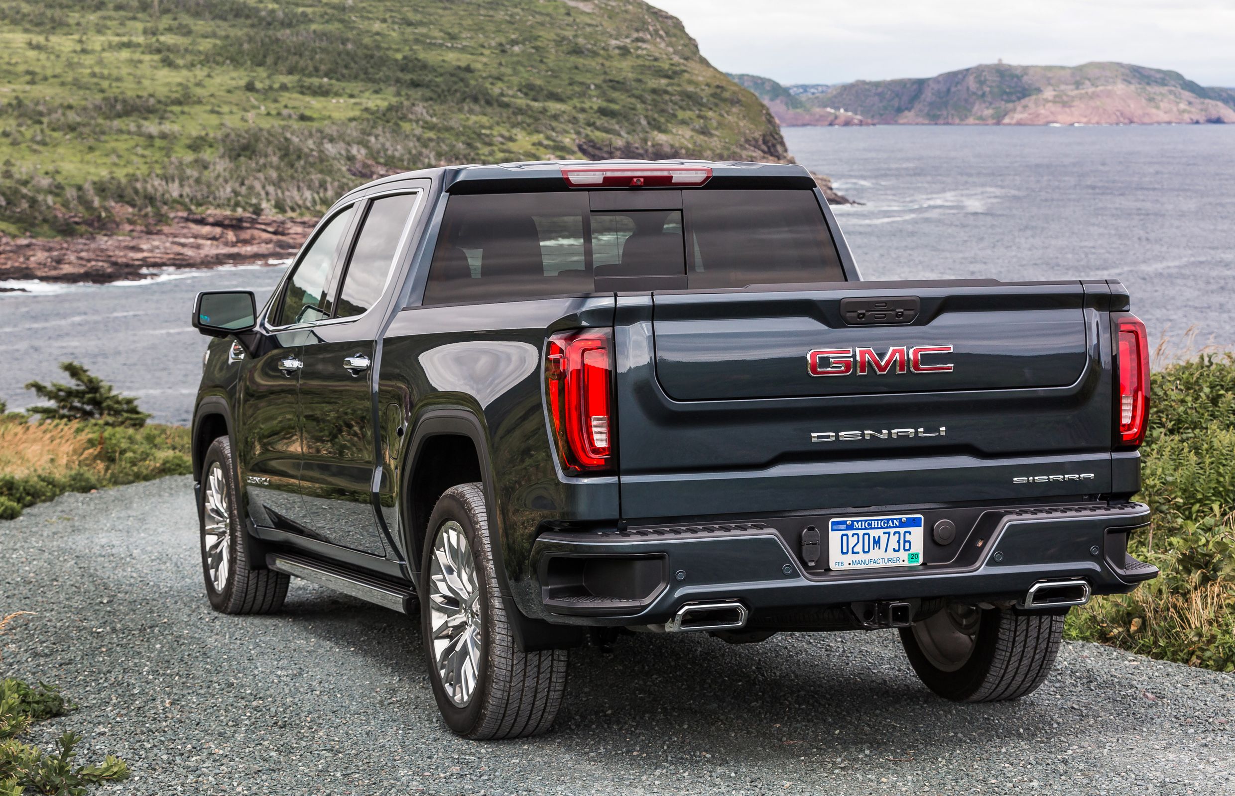 New GMC Sierra pickup plays supercar with carbon fibre bed | Driving