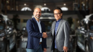 Uber CEO Dara Khosrowshahi, left, and Shigeki Tomoyama, Toyota Motor Company executive vice president and Toyota Connected Company president, right.