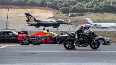 A drag race at the 2018 'Teknofest Istanbul' Aerospace and Technology Festival.