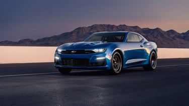 The eCOPO Camaro Concept offers an electrified vision of drag racing, with an electric motor and GM’s first 800-volt battery pack replacing the gas engine, enabling 9-second quarter-mile times.