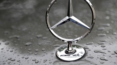 FILE - A July 28, 2017 file photo shows the logo of German car manufacturer Mercedes-Benz in Munich, Germany. The U.S. government is investigating German automaker Mercedes-Benz, alleging that is has been slow to mail safety recall notices and file required reports involving recalls of over 1.4 million vehicles. Mercedes says in a statement issued Saturday, Oct. 27, 2018 that it makes every effort to ensure recall campaigns and customer notifications are done in a timely manner.