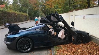 First ever crash of the 1 million dollar mclaren senna in munich, germany.