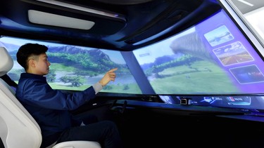 Hyundai_s windshield of the future looks an awful lot like a giant TV screen
