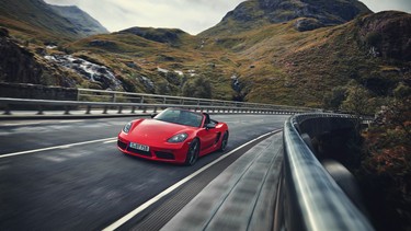 Porsche 718 Boxster T and 718 Cayman T _ 8