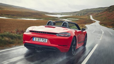 Porsche 718 Boxster T and 718 Cayman T _ 9