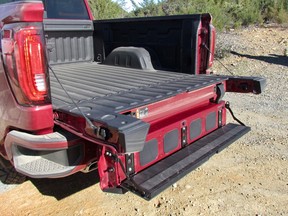 2019 GMC Sierra AT4 tailgate bed step