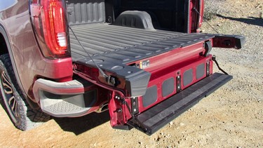 2019 GMC Sierra AT4 tailgate bed step