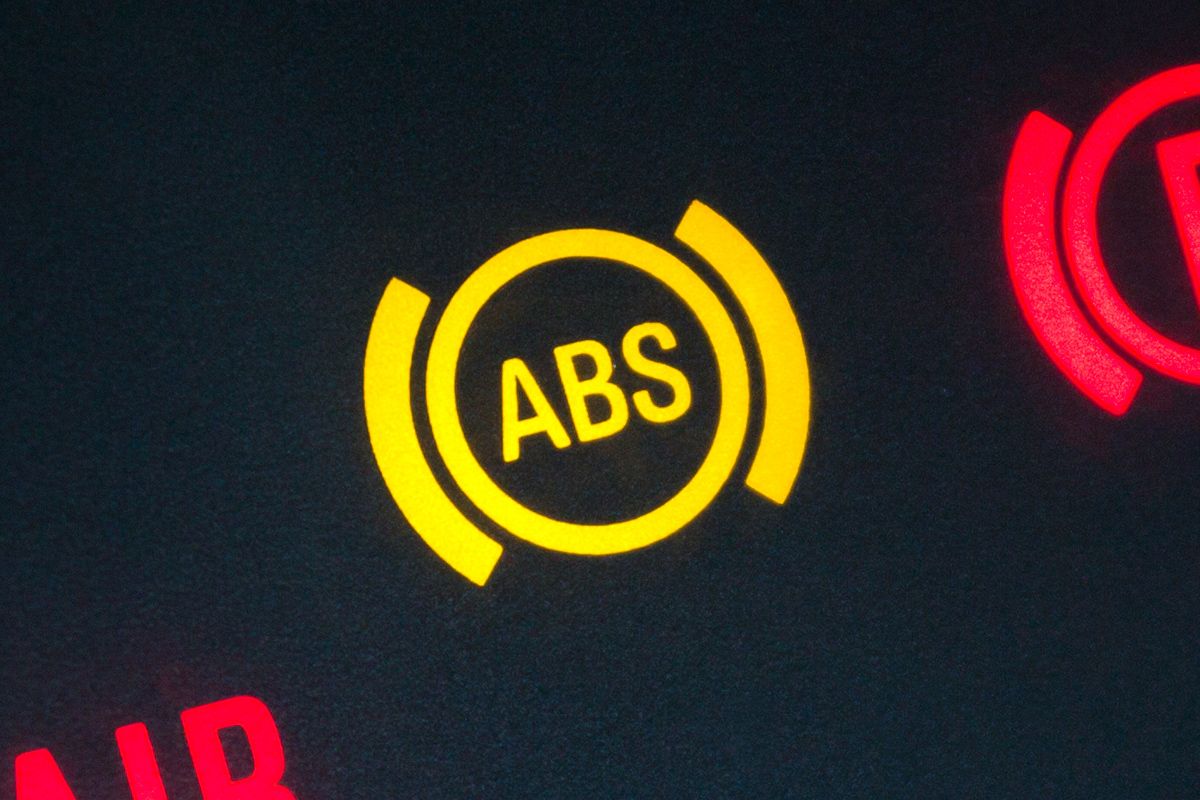 abs-and-brake-light-on-but-no-codes-the-fatmech