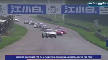 Watch a safety car take out the leaders of this Chinese race