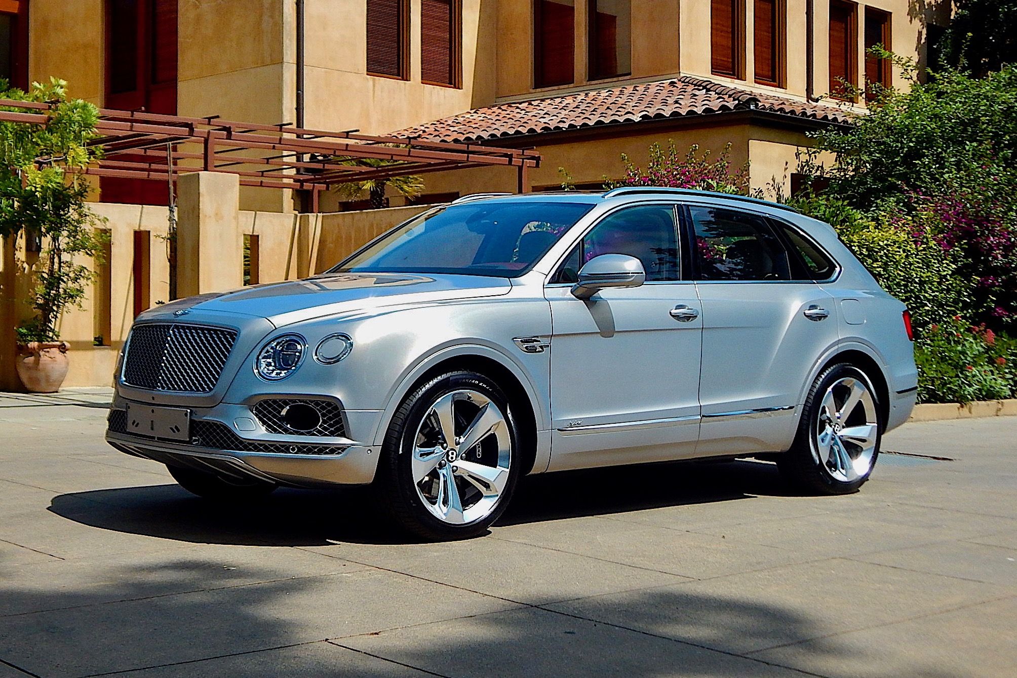 First Drive: 2020 Bentley Bentayga Hybrid | Driving