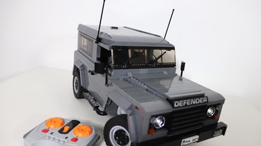 Remote-controlled Lego Land Rover Defender - 1