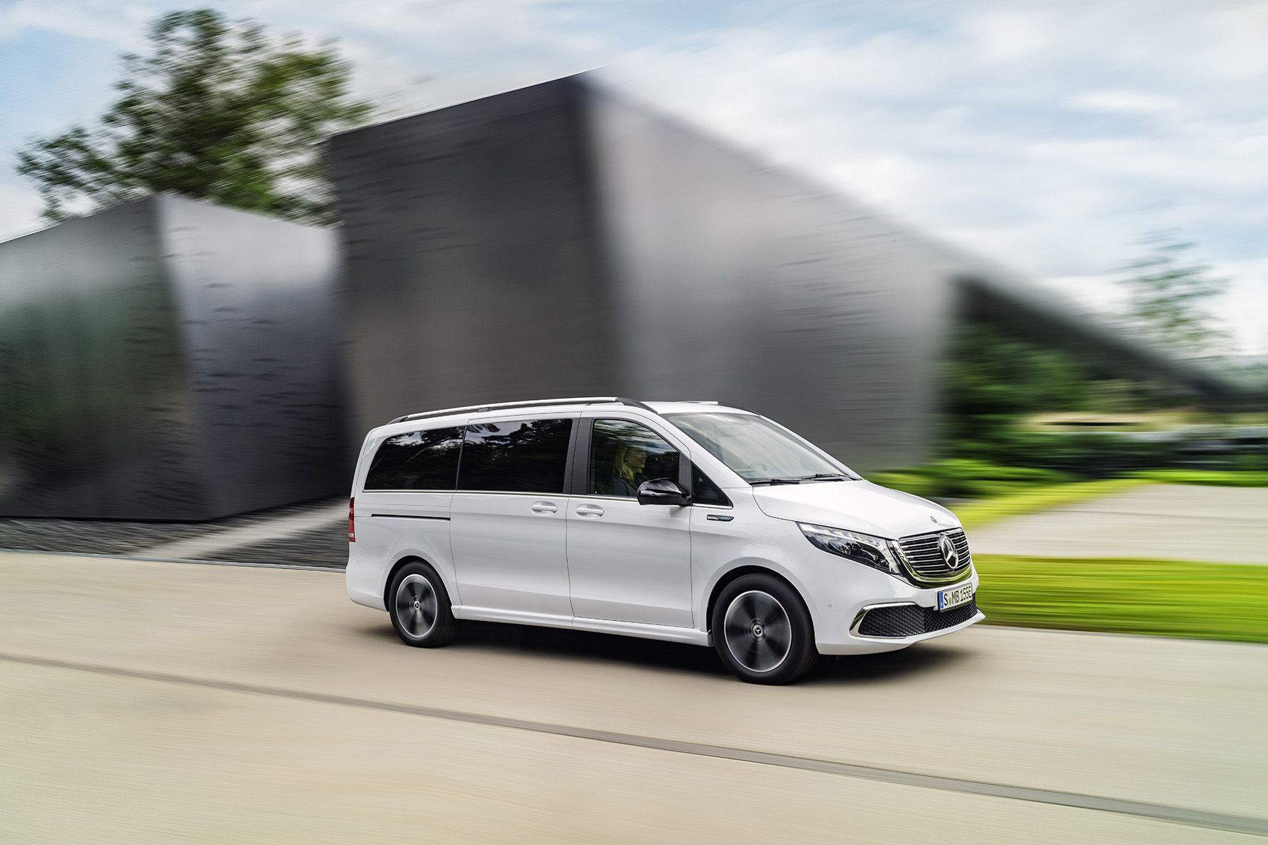 Mercedes-Benz first to get its foot in the door of electric van market ...